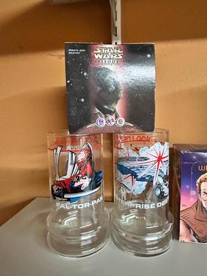 WILLIAM SHATNER TRADING CARDS, 1984 STAR TREK COLLECTIBLE GLASSES AND MORE