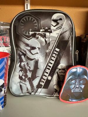 AN ARRAY OF DIFFERENT STAR WARS ITEMS