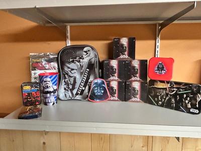 AN ARRAY OF DIFFERENT STAR WARS ITEMS