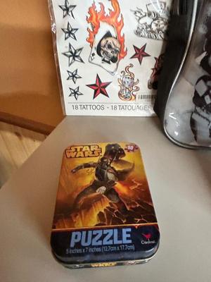 AN ARRAY OF DIFFERENT STAR WARS ITEMS