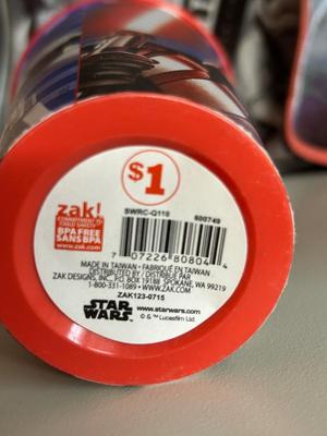 AN ARRAY OF DIFFERENT STAR WARS ITEMS