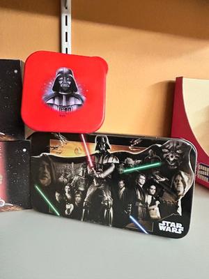 AN ARRAY OF DIFFERENT STAR WARS ITEMS