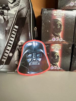 AN ARRAY OF DIFFERENT STAR WARS ITEMS