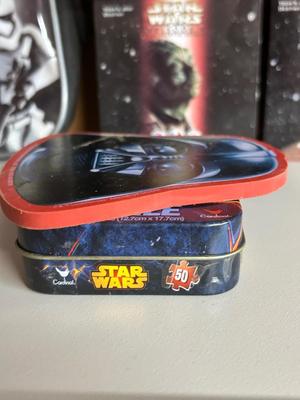 AN ARRAY OF DIFFERENT STAR WARS ITEMS