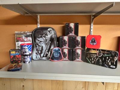 AN ARRAY OF DIFFERENT STAR WARS ITEMS