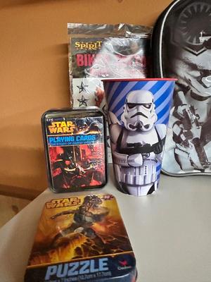 AN ARRAY OF DIFFERENT STAR WARS ITEMS