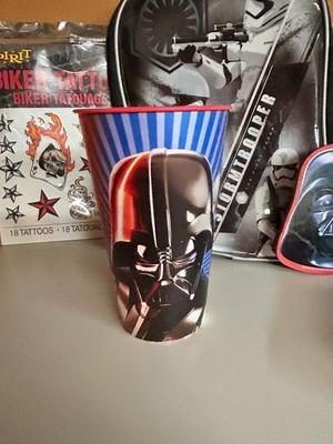 AN ARRAY OF DIFFERENT STAR WARS ITEMS