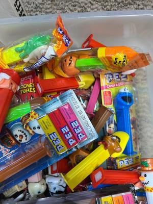 79 LOOSE PEZ, 16 PEZ ON CARDS, 26 PEZ IN PACKAGES