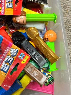 79 LOOSE PEZ, 16 PEZ ON CARDS, 26 PEZ IN PACKAGES