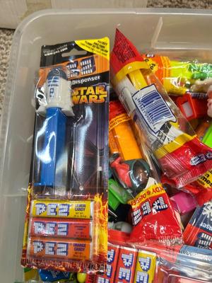 79 LOOSE PEZ, 16 PEZ ON CARDS, 26 PEZ IN PACKAGES