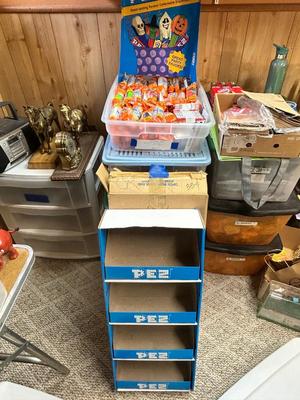 HALLOWEEN COLLECTIBLE PEZ AND DISPLAY