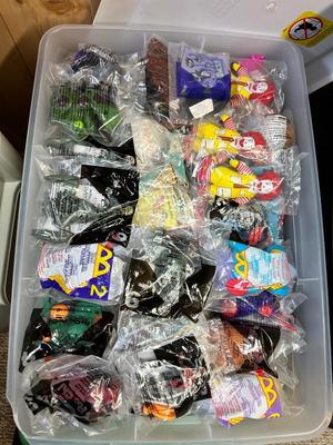 67 HAPPY MEAL TOYS