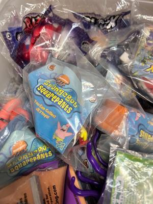 40 VTG BURGER KING TOYS IN PACKAGES