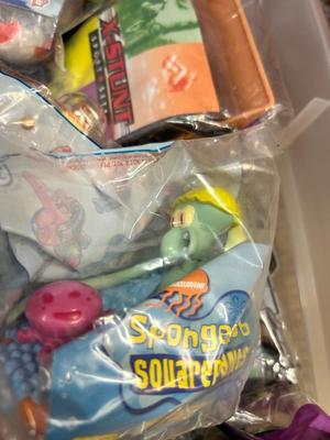 40 VTG BURGER KING TOYS IN PACKAGES
