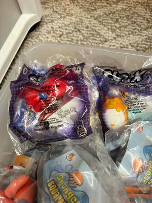 40 VTG BURGER KING TOYS IN PACKAGES