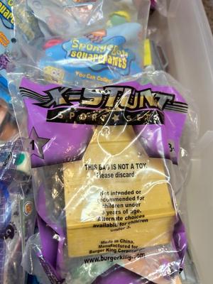 40 VTG BURGER KING TOYS IN PACKAGES