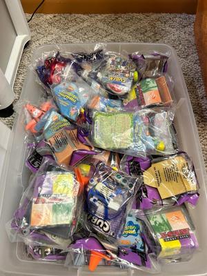 40 VTG BURGER KING TOYS IN PACKAGES