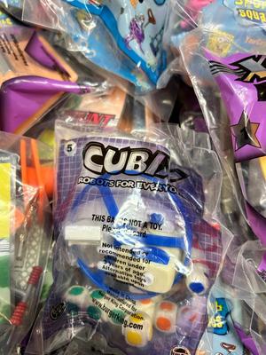 40 VTG BURGER KING TOYS IN PACKAGES