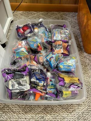 40 VTG BURGER KING TOYS IN PACKAGES