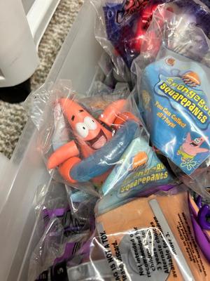 40 VTG BURGER KING TOYS IN PACKAGES
