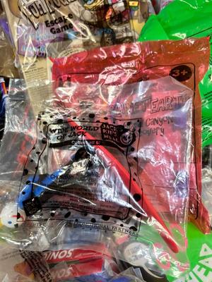 BURGER-KING, WENDY’S, KFC, JACK IN THE BOX & SONIC KIDS MEAL TOYS IN PACKAGES