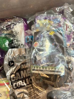 BURGER-KING, WENDY’S, KFC, JACK IN THE BOX & SONIC KIDS MEAL TOYS IN PACKAGES