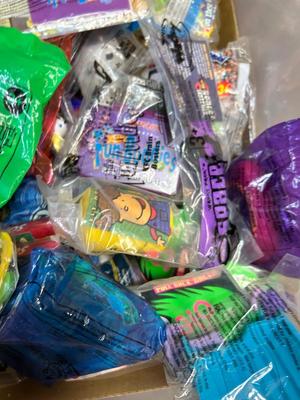 BURGER-KING, WENDY’S, KFC, JACK IN THE BOX & SONIC KIDS MEAL TOYS IN PACKAGES