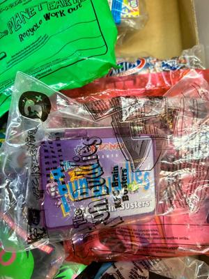 BURGER-KING, WENDY’S, KFC, JACK IN THE BOX & SONIC KIDS MEAL TOYS IN PACKAGES