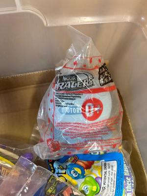 BURGER-KING, WENDY’S, KFC, JACK IN THE BOX & SONIC KIDS MEAL TOYS IN PACKAGES