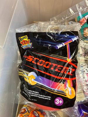 BURGER-KING, WENDY’S, KFC, JACK IN THE BOX & SONIC KIDS MEAL TOYS IN PACKAGES