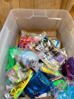 BURGER-KING, WENDY’S, KFC, JACK IN THE BOX & SONIC KIDS MEAL TOYS IN PACKAGES