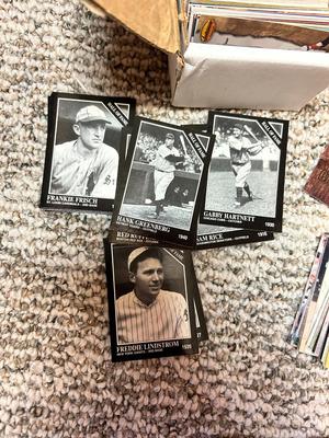 BASEBALL CARD COLLECTIBLES