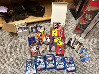 BASEBALL CARD COLLECTIBLES