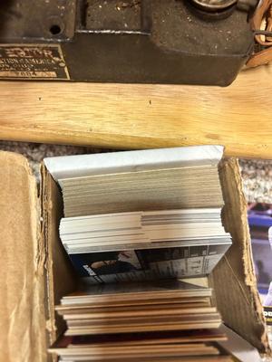 BASEBALL CARD COLLECTIBLES