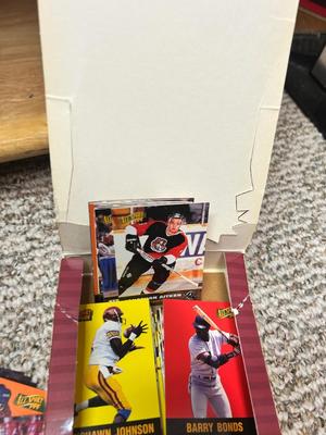 BASEBALL CARD COLLECTIBLES