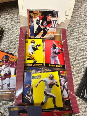 BASEBALL CARD COLLECTIBLES