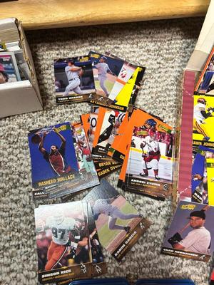 BASEBALL CARD COLLECTIBLES