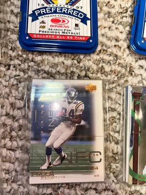 FOOTBALL TRADING CARDS