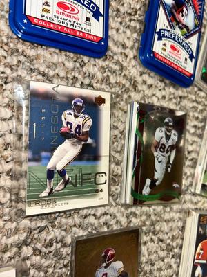 FOOTBALL TRADING CARDS