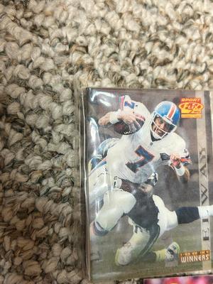 FOOTBALL TRADING CARDS