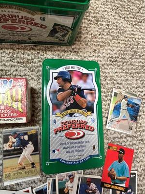 BASEBALL TRADING CARDS