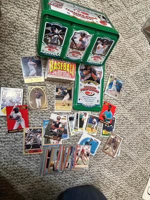 BASEBALL TRADING CARDS