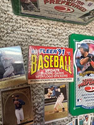 BASEBALL TRADING CARDS