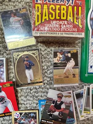 BASEBALL TRADING CARDS