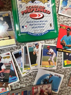 BASEBALL TRADING CARDS