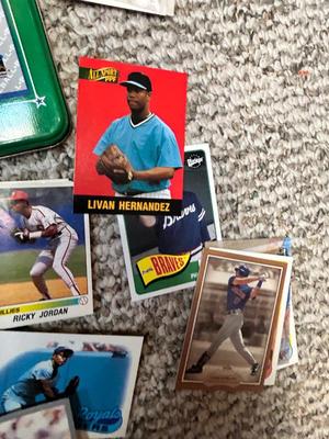 BASEBALL TRADING CARDS