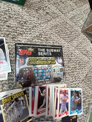 BASEBALL TRADING CARDS