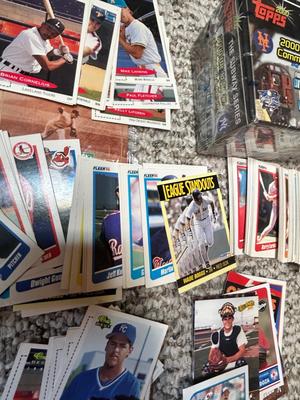 BASEBALL TRADING CARDS