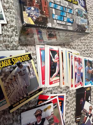 BASEBALL TRADING CARDS