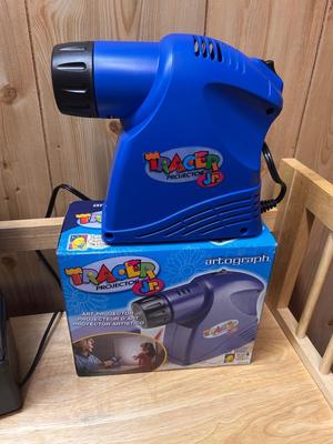 TRACER PROJECTOR JUNIOR AND FLORAL FIBER OPTIC LAMP
